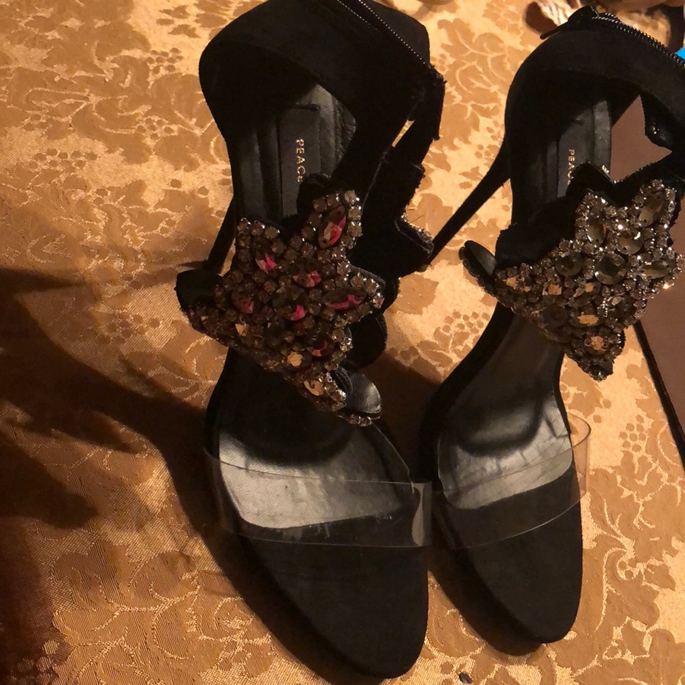 Black 3 1/2 in heals size 7